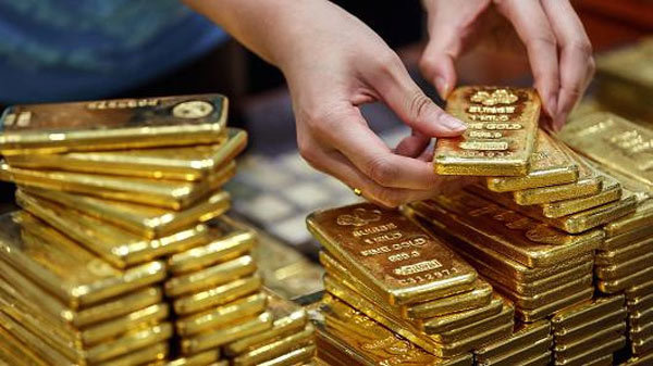Giá vàng giảm mạnh, vàng nhẫn mất trên 200.000 đồng/lượng - Ảnh 1