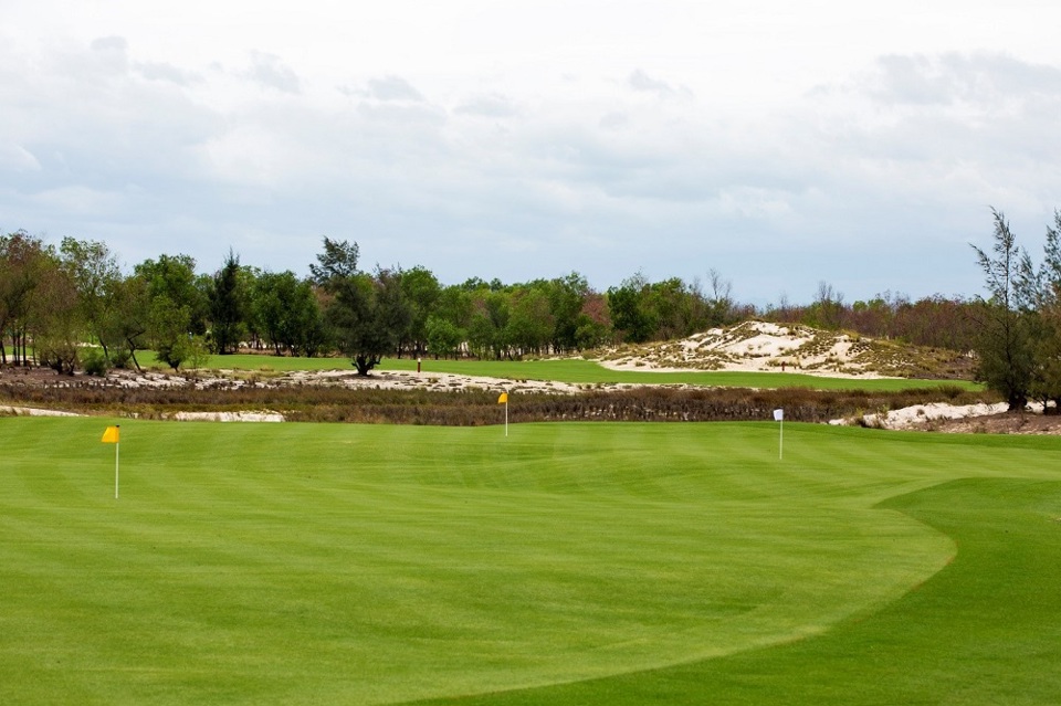 Cận cảnh vẻ đẹp của 18 hố golf đầu tiên trong tổ hợp FLC Quang Binh Golf Links - Ảnh 3