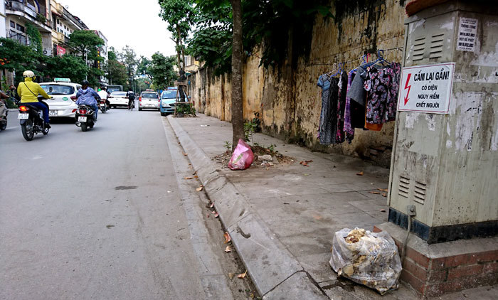 Thu gom rác ở Hà Đông gặp nhiều trở ngại - Ảnh 4