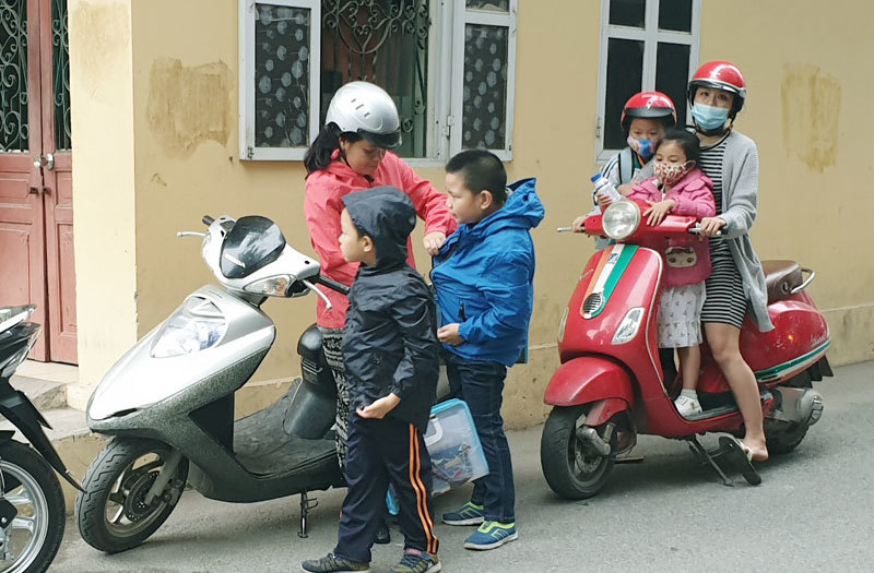Hà Nội: Người dân thích thú tận hưởng gió lạnh đầu mùa - Ảnh 2