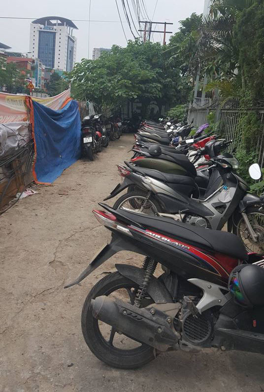 Tại phường Phương Mai, quận Đống Đa: Bãi xe không phép, tiềm ẩn phát sinh tội phạm - Ảnh 2