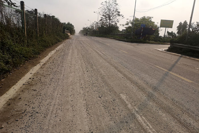 Hoài Đức: Hàng tấn vật liệu xây dựng phủ kín đường gom Đại lộ Thăng Long - Ảnh 5