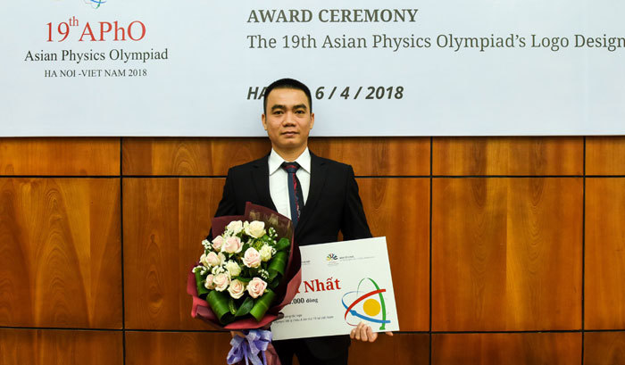 Logo Olympic Vật lý châu Á 2018 cách điệu hình hoa sen đang nở như thế nào? - Ảnh 1