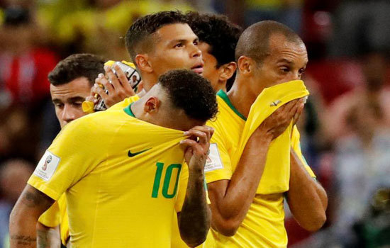Tuyển thủ thất thần, CĐV khóc như mưa sau khi Brazil bị loại - Ảnh 6