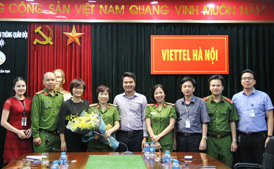 Viettel Hà Nội trả lại túi đựng phong bì mừng đám cưới bỏ quên tại sân bay Nội Bài - Ảnh 2