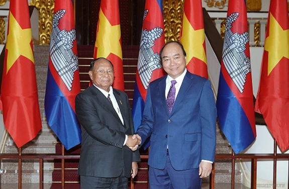 Thủ tướng đề nghị Campuchia tạo thuận lợi cho Việt kiều và doanh nghiệp Việt - Ảnh 1