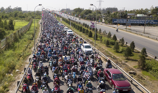 TP Hồ Chí Minh: Người dân trở lại sau kỳ nghỉ Tết, kẹt xe nghiêm trọng trên nhiều tuyến đường - Ảnh 4