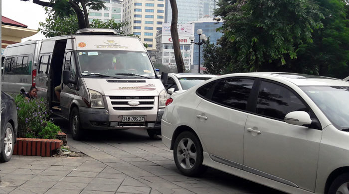 Tháng 8, hạn cuối cho bãi xe không phép trên phố Phạm Huy Thông - Ảnh 4