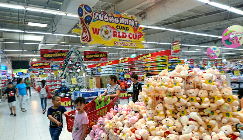 Hàng loạt sản phẩm hàng hóa Việt giảm giá “ăn” theo World Cup 2018 - Ảnh 6