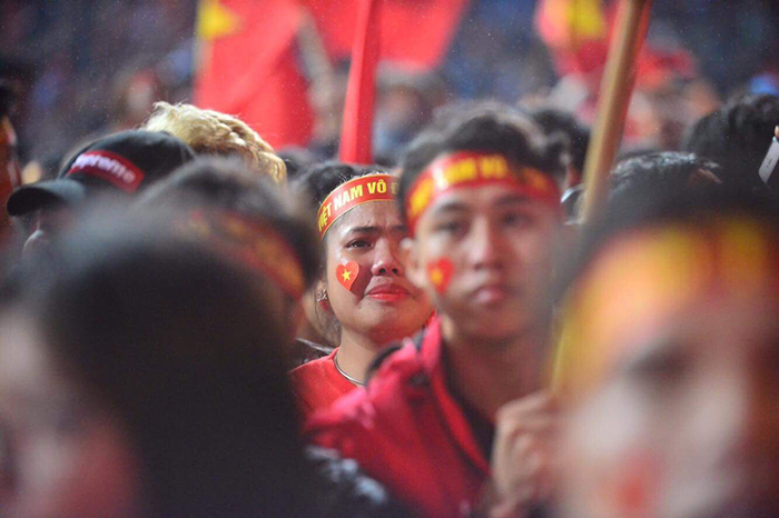 Người hâm mộ bật khóc khi U23 Việt Nam giành ngôi Á quân - Ảnh 5