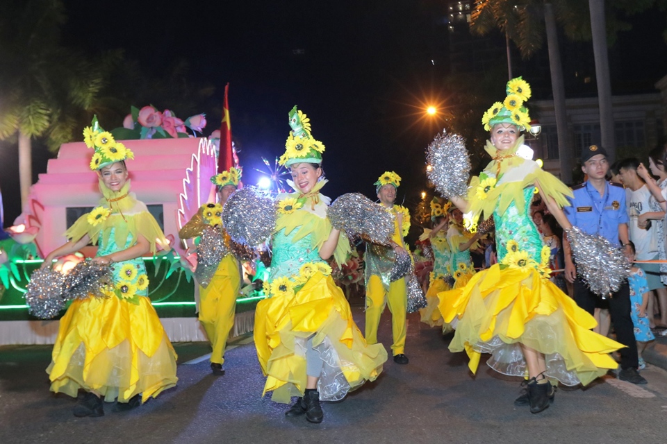 Đà Nẵng cuồng nhiệt trong Carnival đường phố DIFF 2019 - Ảnh 9