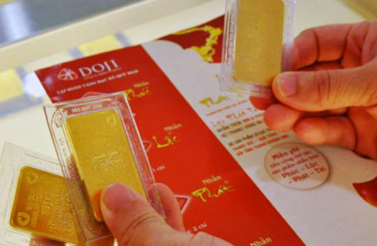 Giá vàng SJC tiếp tục diễn biến bất thường, Trung Quốc ngừng mua kim loại quý - Ảnh 1