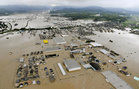Hình ảnh mưa lũ lịch sử nhấn chìm Nhật Bản, làm hơn 100 người chết và mất tích - Ảnh 4
