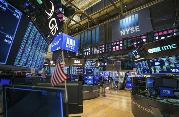 Nhà đầu tư hào hứng xuống tiền, Dow Jones vọt tăng hơn 1.300 điểm - Ảnh 1