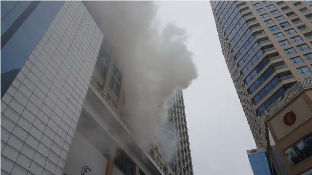 Diễn tập: Cháy tòa tháp Vincom Center, hàng chục người mắc kẹt được cứu thoát - Ảnh 1