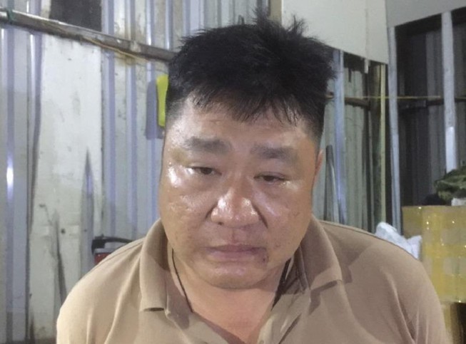 Bộ Công an bắt tạm giam "ông trùm" buôn lậu qua Sân bay Tân Sơn Nhất - Ảnh 1