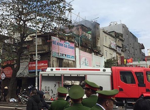 Hà Nội: Cháy dữ dội tại ngôi nhà 4 tầng trên phố Bạch Mai - Ảnh 3
