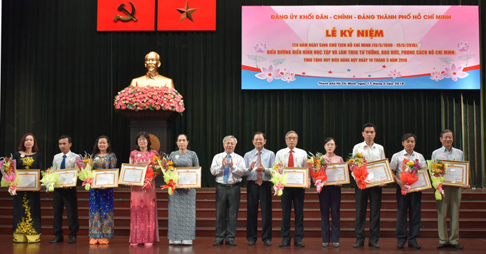 Đảng ủy Khối Dân - Chính - Đảng TP Hồ Chí Minh: Kỷ niệm 128 năm Ngày sinh Chủ tịch Hồ Chí Minh - Ảnh 2