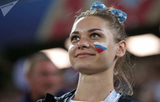 Ngắm "màu cờ, sắc áo" được vẽ trên mặt những nữ CĐV xinh đẹp tại World Cup 2018 - Ảnh 8