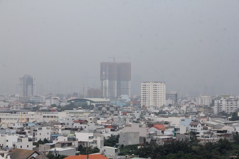 TP Hồ Chí Minh: Xuất hiện sương mù do ô nhiễm, chuyên gia cảnh báo bụi mịn đạt mức nguy hại - Ảnh 2