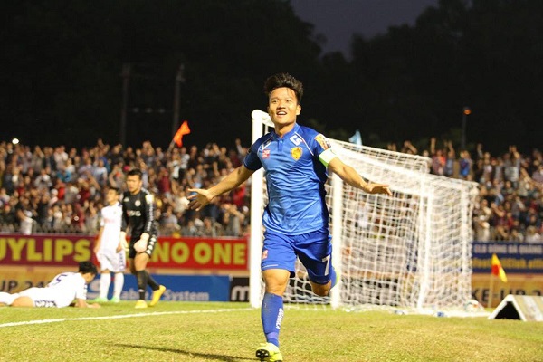 Quang Hải không xuất phát từ đầu, Hà Nội FC vất vả cầm hòa Quảng Nam - Ảnh 1