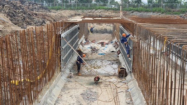 Hà Nội: Công trình xây dựng chạy đua với thời gian nhưng không quên phòng dịch - Ảnh 6