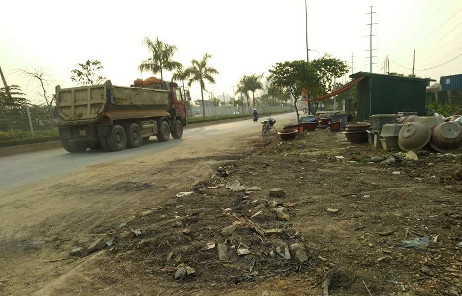 Tại phường Phú Thượng, quận Tây Hồ: Đường giao thông nhếch nhác, tiềm ẩn tai nạn - Ảnh 2