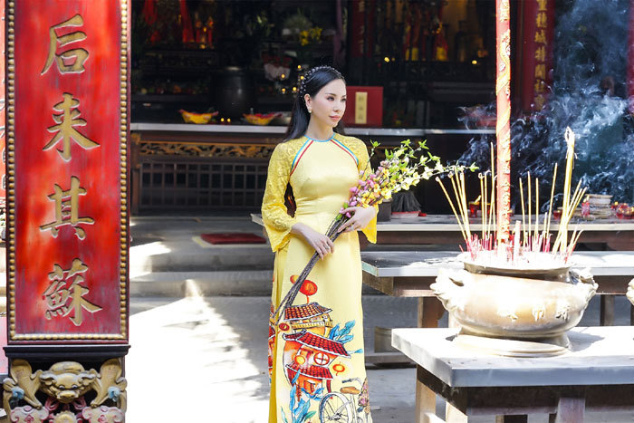 Hoa hậu Châu Ngọc Bích thướt tha trong tà áo dài đón Tết - Ảnh 9