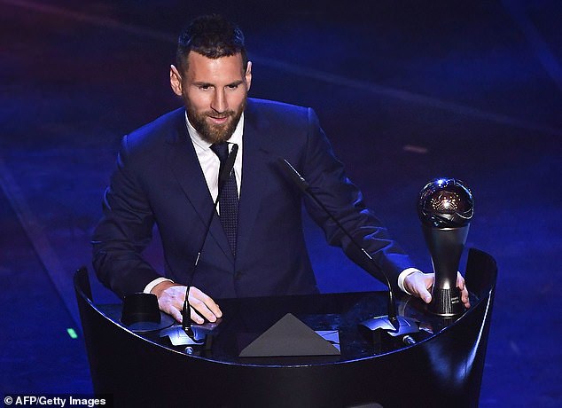 Trao giải FIFA The Best: Messi đánh bại Ronaldo - Ảnh 1