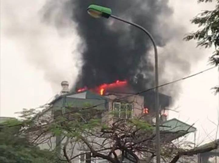 Hà Nội: Thông tin mới nhất về vụ cháy nhà 5 tầng ở phố Lạc Trung - Ảnh 2