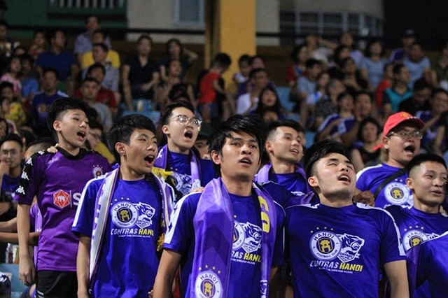Hàng ngàn CĐV Hà Nội FC tiếp sức đội nhà sau lệnh cấm - Ảnh 2