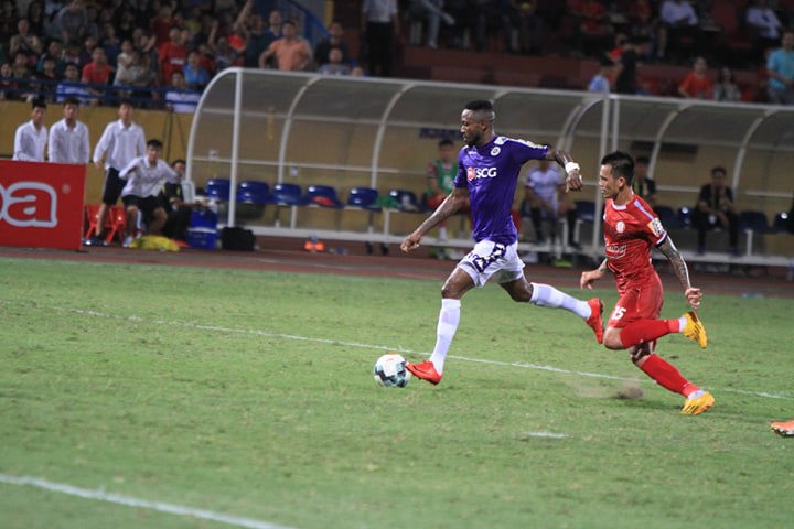 Đánh bại TP Hồ Chí Minh, Hà Nội FC chính thức đòi lại ngôi đầu bảng - Ảnh 1