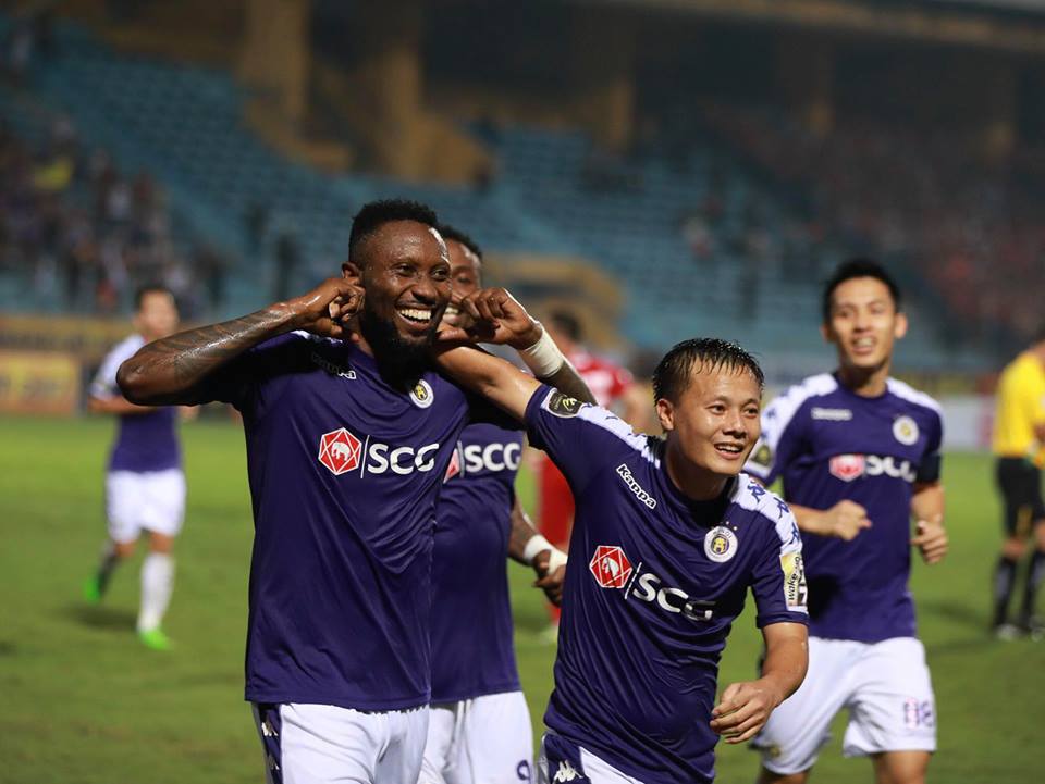 Hà Nội FC đánh bại Hải Phòng trong trận "mưa" pháo sáng - Ảnh 2