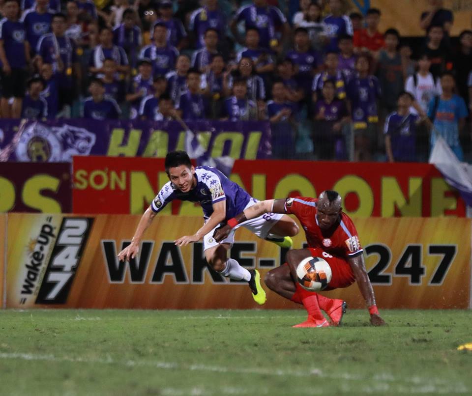 Đánh bại TP Hồ Chí Minh, Hà Nội FC chính thức đòi lại ngôi đầu bảng - Ảnh 2