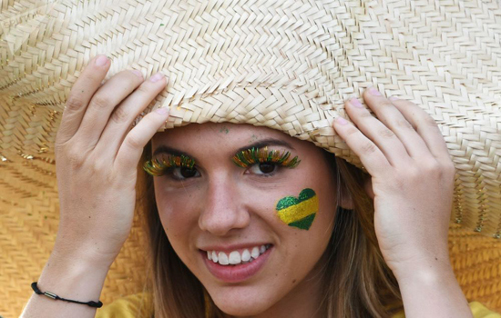 Ngắm "màu cờ, sắc áo" được vẽ trên mặt những nữ CĐV xinh đẹp tại World Cup 2018 - Ảnh 5