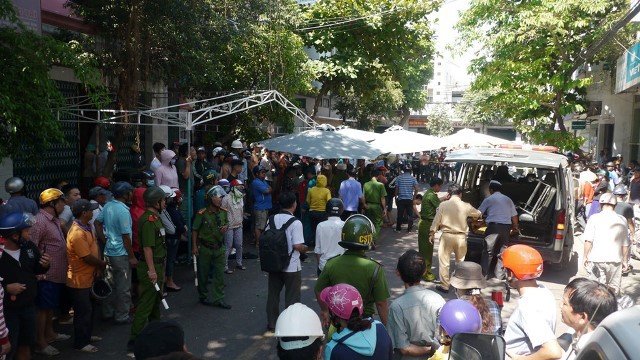 Khẩn trương điều tra vụ ô tô đâm vào đám tang ở Bình Định - Ảnh 3