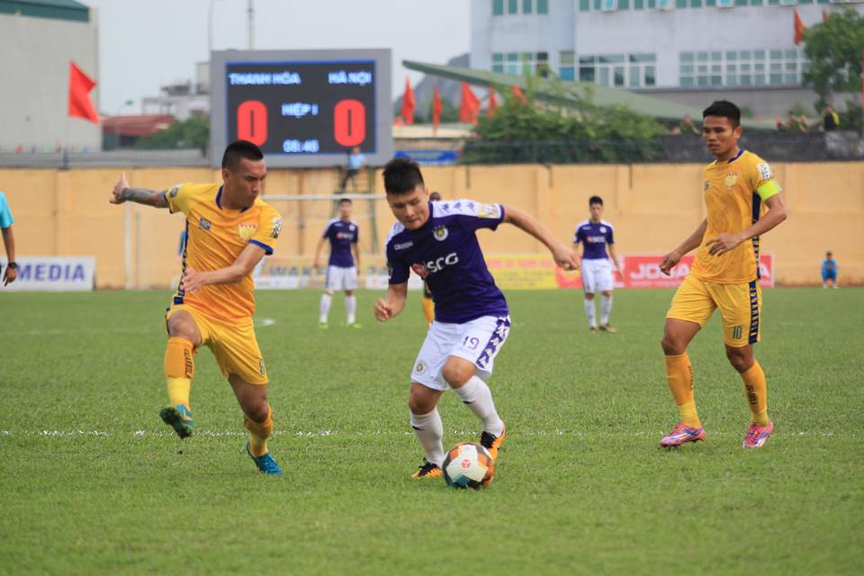 "Trò cưng" thầy Park mắc sai lầm, Hà Nội FC thua trước Thanh Hóa - Ảnh 1
