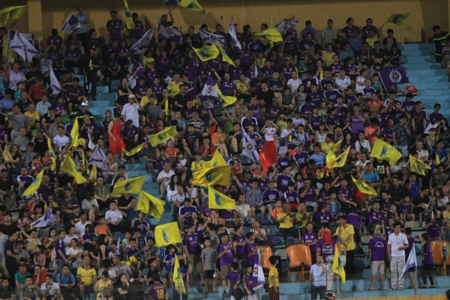 Hàng ngàn CĐV Hà Nội FC tiếp sức đội nhà sau lệnh cấm - Ảnh 1