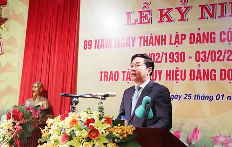 Phó Chủ tịch UBND TP Lê Hồng Sơn trao Huy hiệu Đảng tại quận Bắc Từ Liêm - Ảnh 1