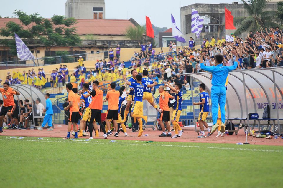 "Trò cưng" thầy Park mắc sai lầm, Hà Nội FC thua trước Thanh Hóa - Ảnh 2