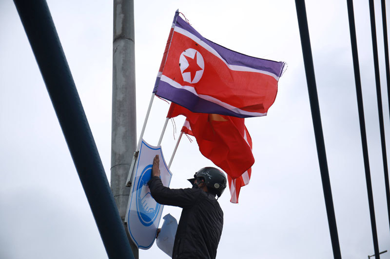 Đường Nhật Tân – Nội Bài rực rỡ cờ hoa trước Hội nghị thượng đỉnh Mỹ-Triều Tiên - Ảnh 1