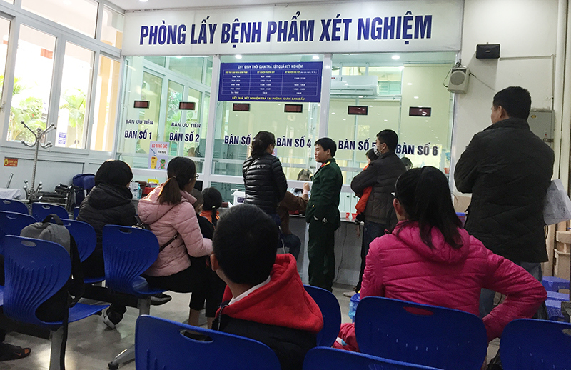 Chủ tịch Nguyễn Đức Chung chỉ đạo kiểm tra, xử lý thông tin bớt xén vật tư y tế - Ảnh 1