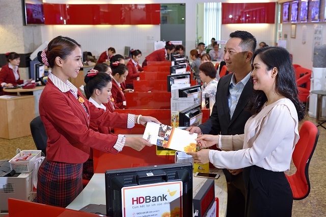 HDBank báo lãi 2.211 tỷ đồng, nợ xấu ngân hàng dưới 1% - Ảnh 1