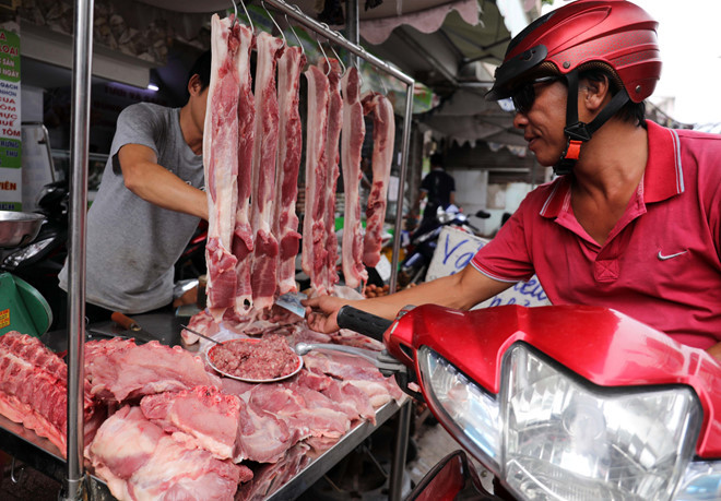 Thủ tướng yêu cầu báo cáo, nêu rõ trách nhiệm việc tăng giá thịt lợn - Ảnh 1