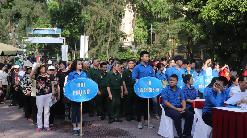 Hà Nội: Gần 1.000 tình nguyện viên ra quân hưởng ứng ngày “Chủ Nhật xanh” - Ảnh 1