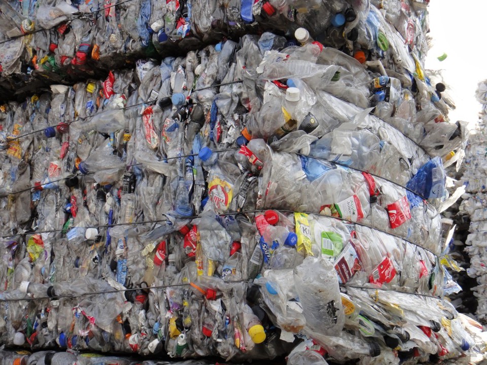 Sau năm 2024, cấm nhập khẩu nhựa phế liệu để tái chế - Ảnh 1