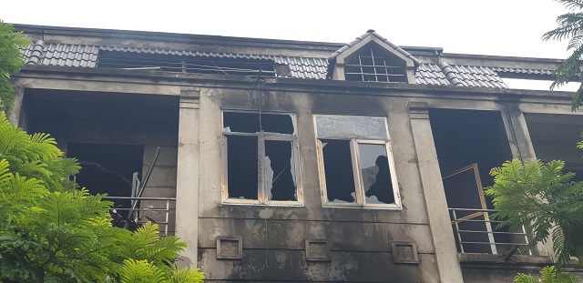 Hà Nội: Cháy dữ dội trong khu Thiên đường Bảo Sơn, cột khói bốc cao hàng chục mét - Ảnh 2