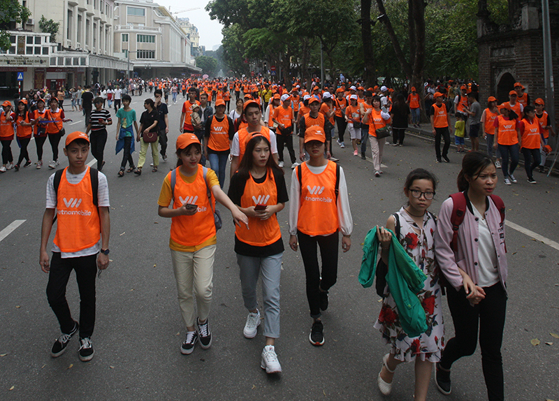 [Ảnh] Hơn 5.000 người đi bộ hưởng ứng Ngày Sức khỏe thế giới - Ảnh 3