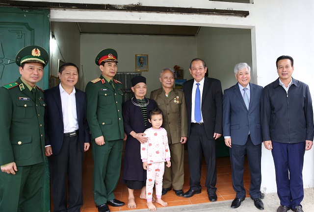 Phó Thủ tướng Thường trực thăm đồn biên phòng và bà con các dân tộc tỉnh Hà Giang - Ảnh 2