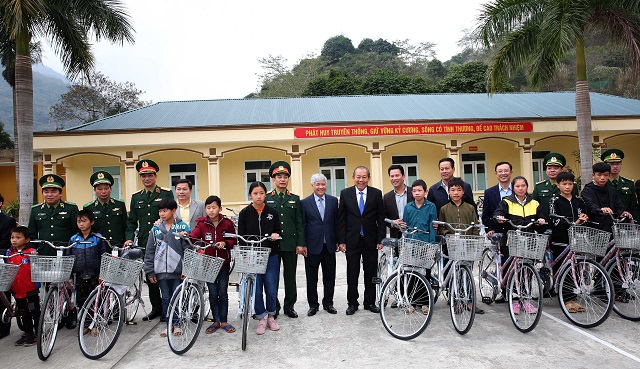 Phó Thủ tướng Thường trực thăm đồn biên phòng và bà con các dân tộc tỉnh Hà Giang - Ảnh 3